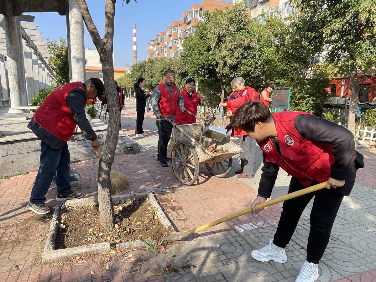 siramons1's tweet photo. Join our community park cleanup this Sat 9AM! Gloves u0026 snacks provided. Let’s keep our neighborhood green together https://t.co/CX7QigYuIe