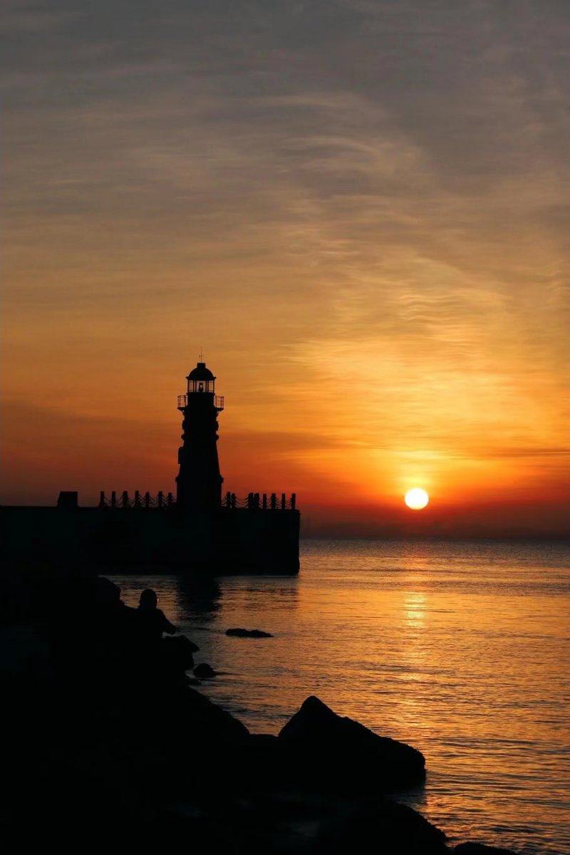 eva_maba's tweet photo. Just finished a quick day trip to the old coastal lighthouse—salt in the air and great sunsets, perfect way to beat the workweek blues! #DayOut https://t.co/0tf9hDavNe