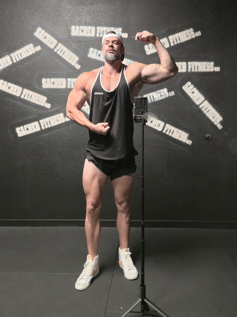KingGor5000's tweet photo. 6'3.8" 
239.4 lbs
4500 cal
Might have to start blending food to get it down. So much fucking food. 😫 https://t.co/ROlvf7HGL2