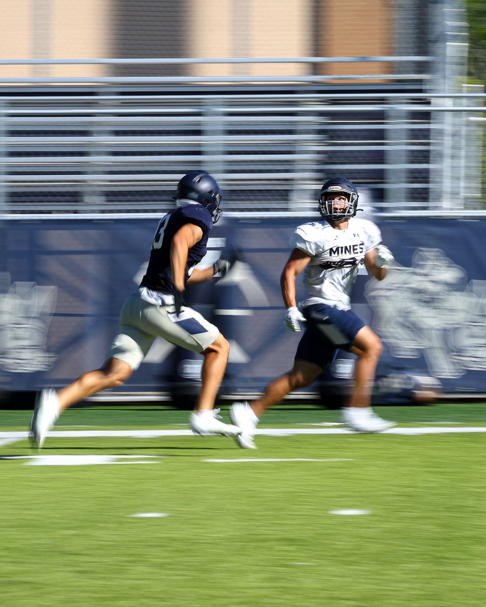 MinesFootball's tweet photo. Blurrin'

#HelluvaEngineer⚒ https://t.co/2LIYtjlUnp