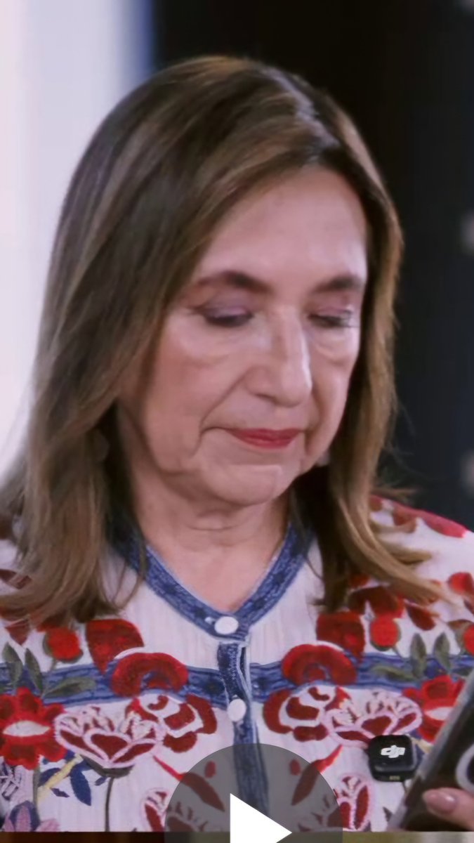 AliciaJ86958882's tweet photo. Cada vez se ve más desinflada la candigata. A este paso mi Presidenta se va a ver gorda en el 2030 comparada a esta anoréxica 🥺 https://t.co/9YkmLpXiSu