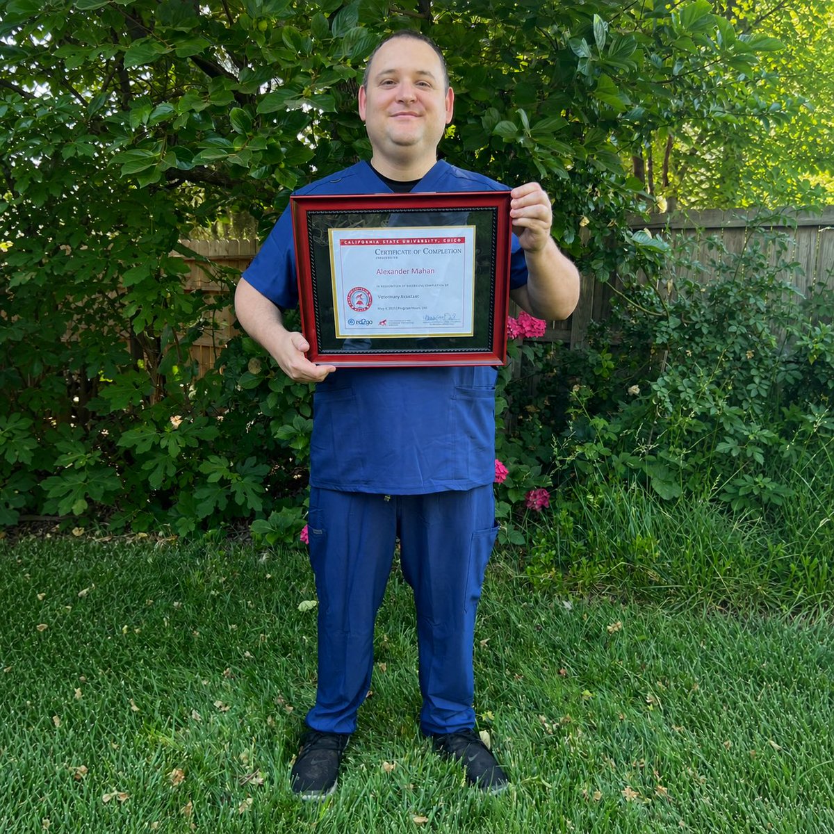 AlexanderMahanX's tweet photo. It's been a whole year since I earned my Veterinary Assistant Certificate From Chico State University in California! Happy to be a CSU Alumni!❤️ #veterinaryassistant #chicostate #college #alexandermahan https://t.co/IYR0bIPC3F