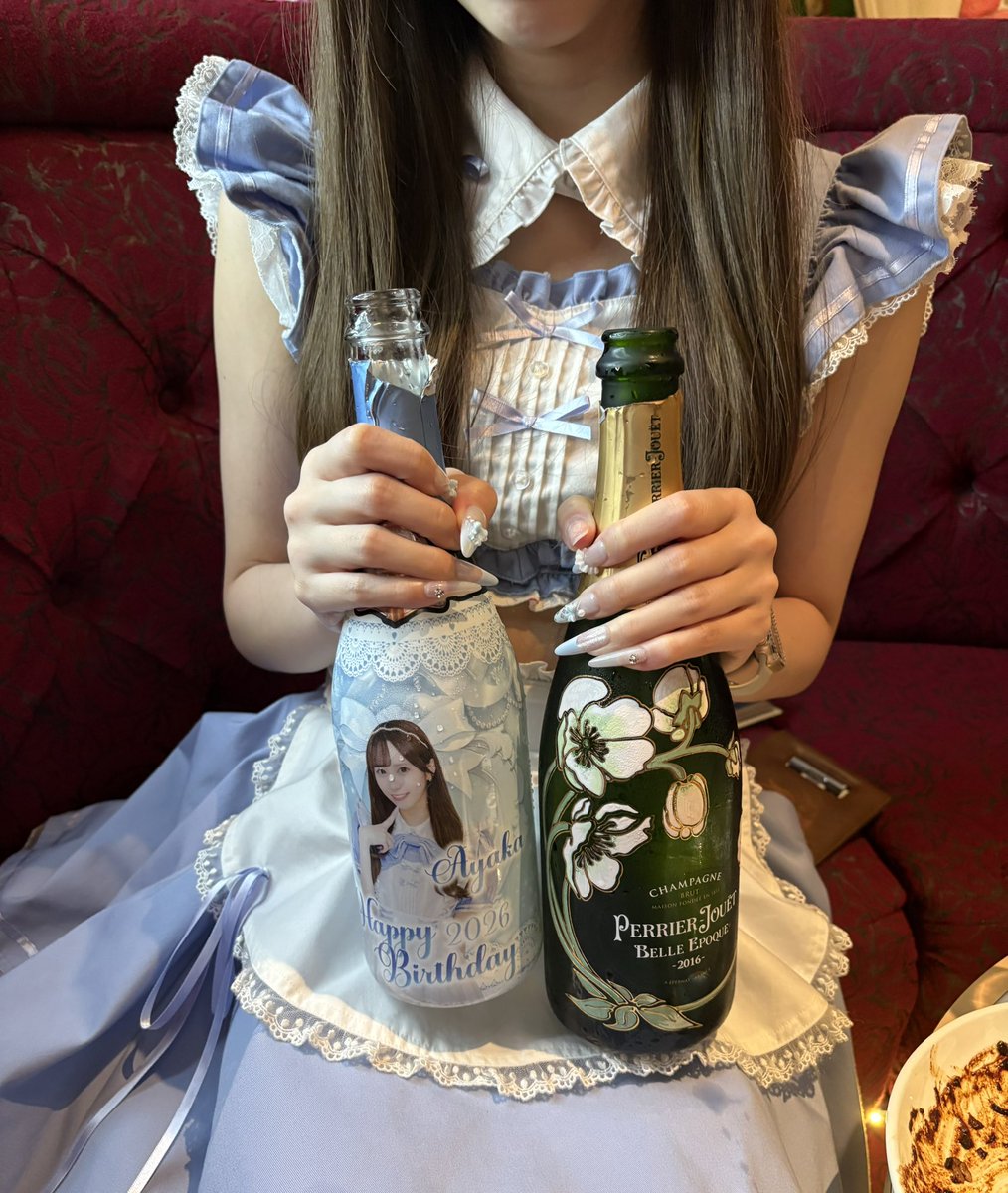 Unknownka_R's tweet photo. 秋葉原のコンカフェにタクシーで移動
こちらも久しぶり！急遽レッスン後にリクエスト出勤ありがとう！誕生日おめでとう！！ https://t.co/0QAPIjKb5R