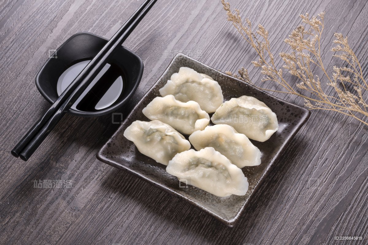 rodrecj's tweet photo. Just found the coziest hole-in-the-wall dumpling spot in downtown! The pork and chive dumplings are pillowy, juicy, and served with the most flavorful black vinegar dipping sauce—10/10 will come back next week. https://t.co/MXd52rKbam