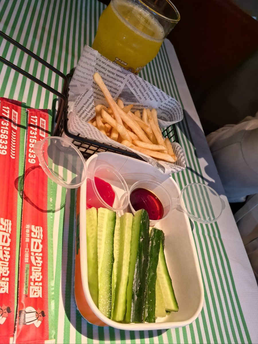 lil_gooding's tweet photo. Nothing beats midday snack vibes!  Stashed my go-to crispy fries and icy lemon soda for my desk buddy today. Sharing good food = double the joy! Who’s your snack-sharing partner https://t.co/89HGQ939SX