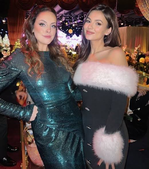 shawnzine's tweet photo. se falam, se seguem, interagem e inclusive a liz gillies já defendeu a victoria justice em TRÊS entrevistas e disse que AMA ela e a galera ainda insiste em dizer que a vic é odiada e excluída pelo elenco sendo que todos eles amam ela. https://t.co/ucX6fqCxPp