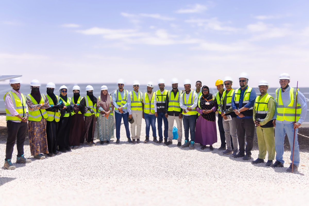 sesrp_somalia's tweet photo. Garowe: Mayor Abdulkadir Geedi, together with members of the Garowe Local Council, visited the SESRP-supported energy project, highlighting the city’s growing investment in reliable and sustainable electricity. https://t.co/HrQx3HW80r