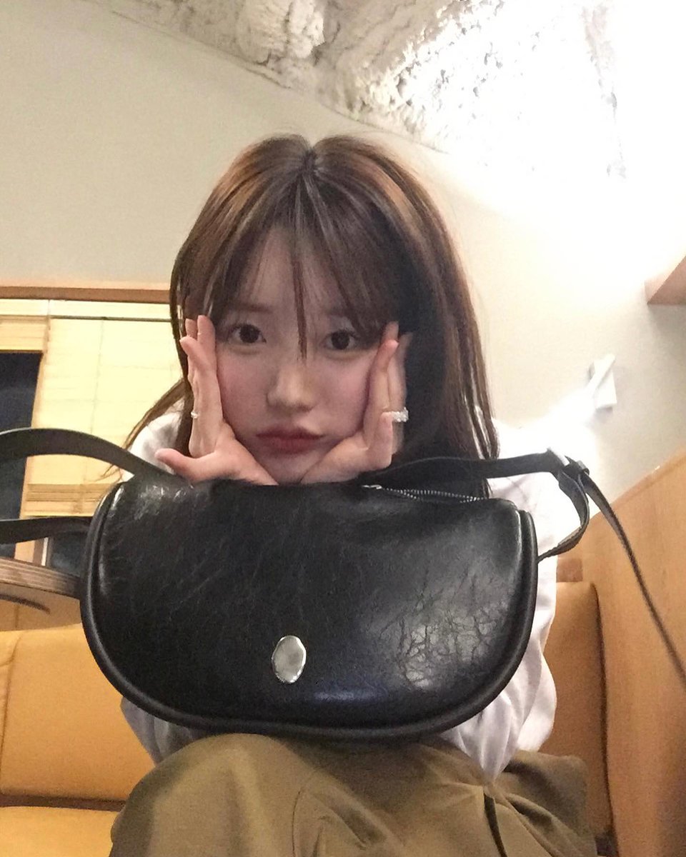 HyoBockmanmkk's tweet photo. Hello, lovely soul 💫 Always keep in mind that your smile can brighten someone’s day—wear it proudly. 🦋
BGYxlM https://t.co/zt6KX5qnvj