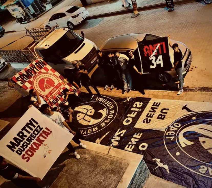 Pozkervahap's tweet photo. @okn_oknn @emrlhbytr Semt sizin hüküm bizim. Annanı Eşekler Siksin :-D https://t.co/zyepJ0oAyd