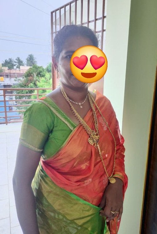 LustDevilHere's tweet photo. Friend oda amma! Shhh💦 thevidia nalla koluthu poye iruka. Nalla ivala matta urikka vittu apdi mudiya pudichi vaila vechi aluthi pudichiknum. Adhuvum iva sootha othu kilikkira sugam irukke ayyo! Friend ah chair la utkara vechi katti potu avan munnadi ivala othu kiliknum... https://t.co/HTFwt8Pc1c