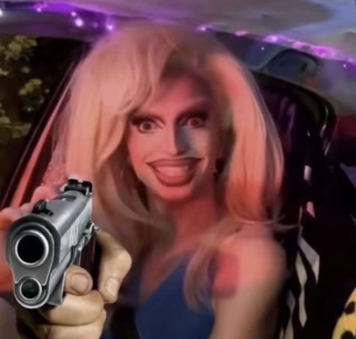 Baelegante's tweet photo. C’est quoi le but ? 
Nous faire tellement détester la franchise Drag Race France pour ne pas avoir à continuer sur une saison 5 ? 
#DragRaceFrance https://t.co/aJisvcp7dm