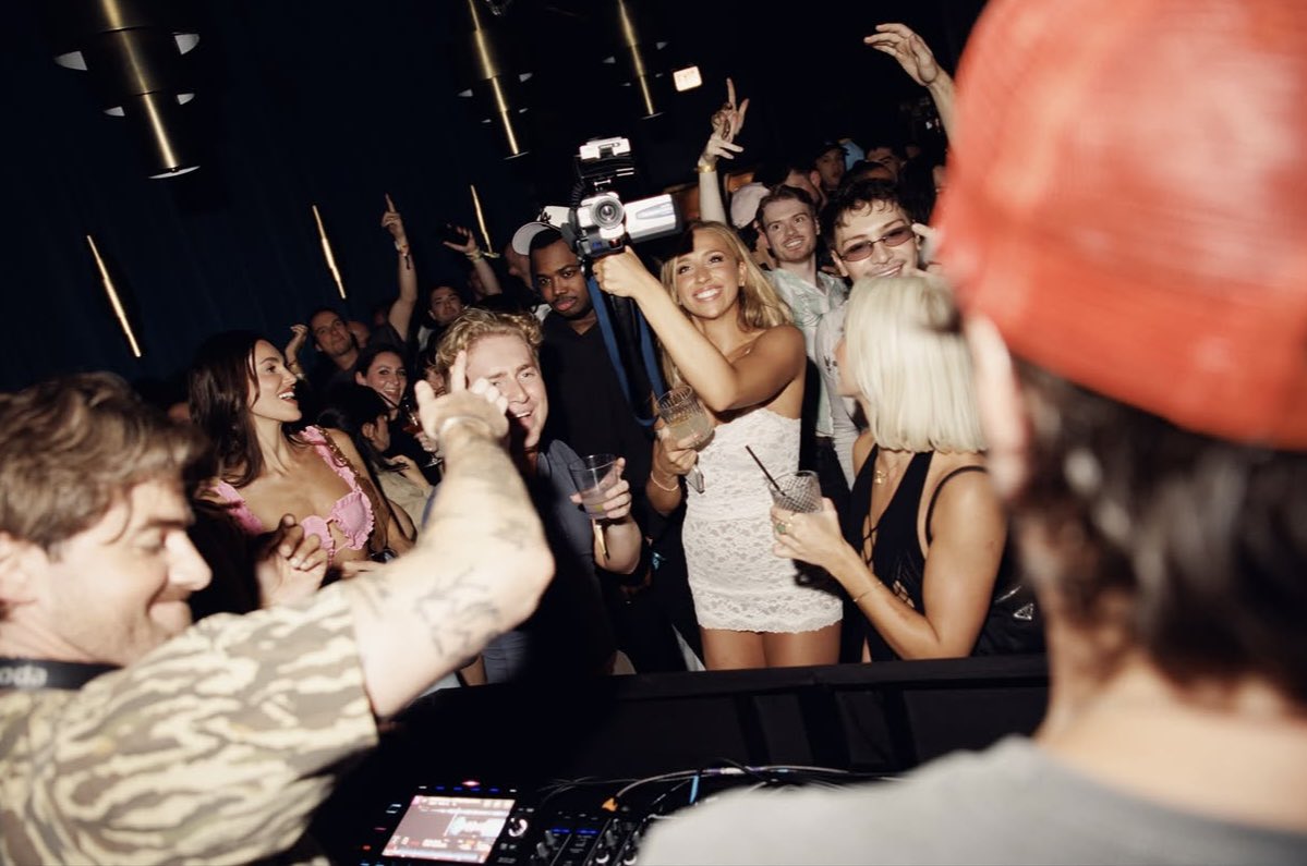 t8mcraefeed's tweet photo. New pictures of Tate McRae at The Chainsmokers’ Lollapalooza after-party! https://t.co/YUJkv7Fd8d