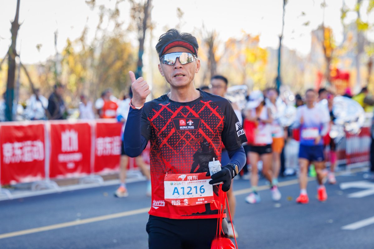 de_zevi's tweet photo. Just crushed a 10k PR this morning—pushed past every doubt to cross that finish line. The only limits are the ones we set for ourselves.  #BreakYourLimit， https://t.co/lQX6HF2bSl