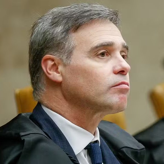 meioindep's tweet photo. 🚨BASTIDORES: Mendonça contraria PGR e vai manter inquéritos sobre Lulinha no STF, mesmo sob pressão https://t.co/oJUrWpglAC