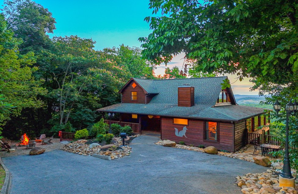 OakHavenResort's tweet photo. Don't let Summer Slip away! We still have a great selection of cabin remaining. Give us a call for some of the best available rates of the year! Applies to new reservations. Call Now 1-800-652-2611
Our gated resort is located in Sevierville TN. Choose from 1 to 7 bedroom luxury log cabins all with hot tub and gas grills. We offer 24-hour on-site customer service, daily trash pickup, and daily linen exchange. We are close to area attractions like Dollywood and Soaky Mountain Waterpark. You'll enjoy an exclusive discount when you book your stay with us. We are also within a short drive to the Smoky Mountain Great Smoky Mountains National Park.