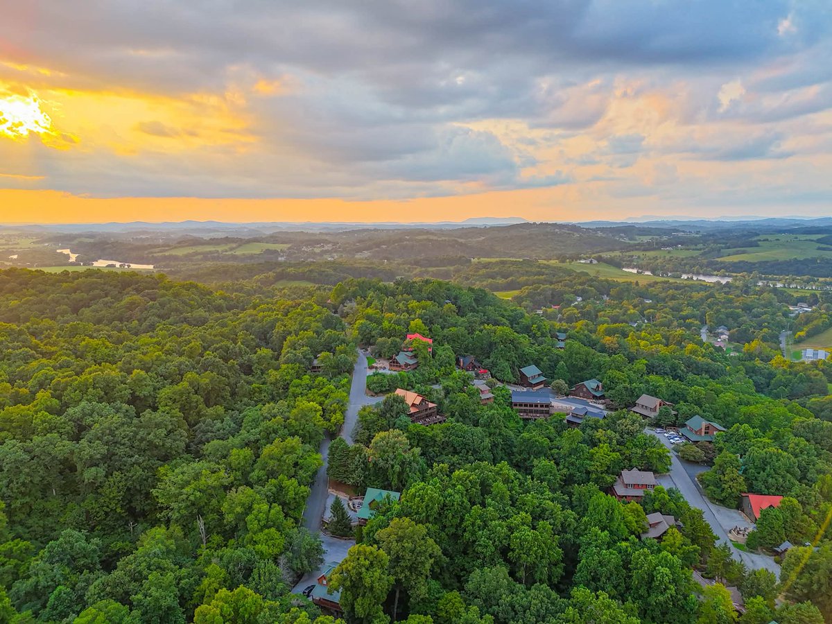 OakHavenResort's tweet photo. Don't let Summer Slip away! We still have a great selection of cabin remaining. Give us a call for some of the best available rates of the year! Applies to new reservations. Call Now 1-800-652-2611
Our gated resort is located in Sevierville TN. Choose from 1 to 7 bedroom luxury log cabins all with hot tub and gas grills. We offer 24-hour on-site customer service, daily trash pickup, and daily linen exchange. We are close to area attractions like Dollywood and Soaky Mountain Waterpark. You'll enjoy an exclusive discount when you book your stay with us. We are also within a short drive to the Smoky Mountain Great Smoky Mountains National Park.