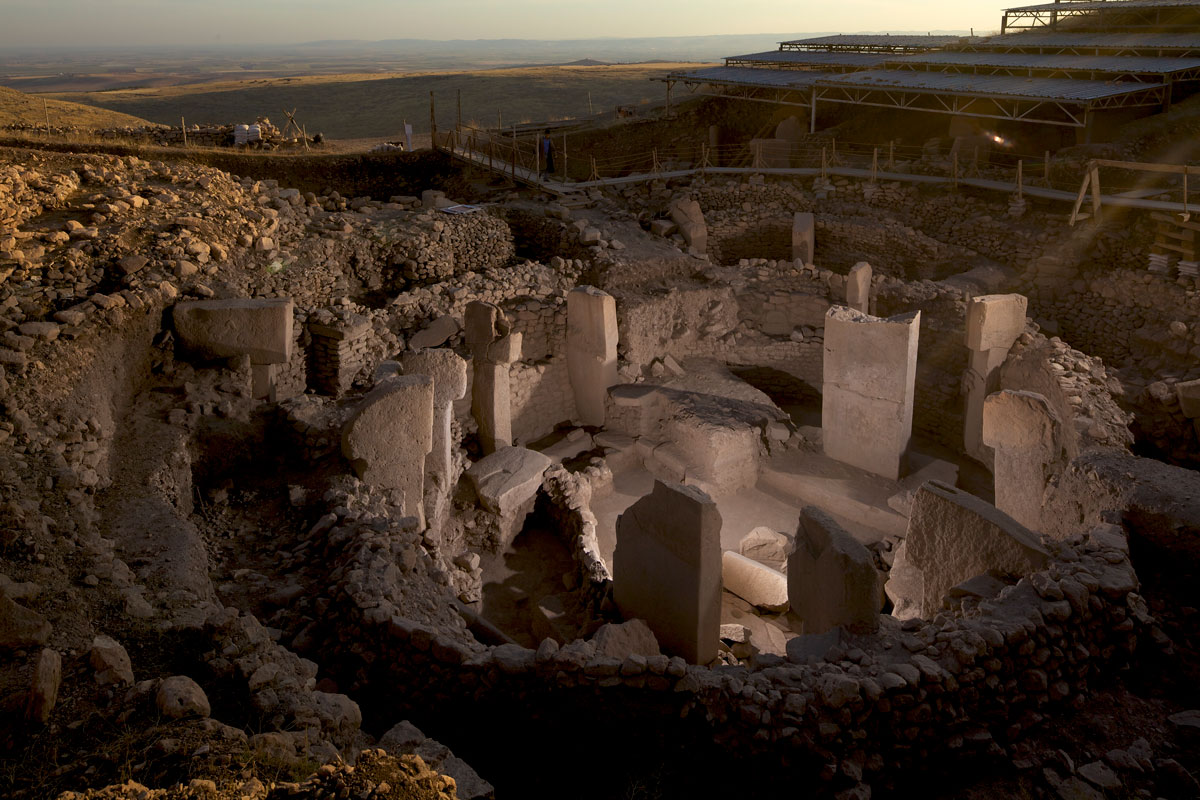 archaeologymag's tweet photo. Was Göbekli Tepe, the famed 11,000-year-old ritual site in Turkey, solely a place of worship for hunter-gatherers? Exciting new research suggests: No. Archaeologists have found several large buildings—and they may have been used as residences.

https://t.co/L5U9eH2n9S https://t.co/hzasxIV7OG