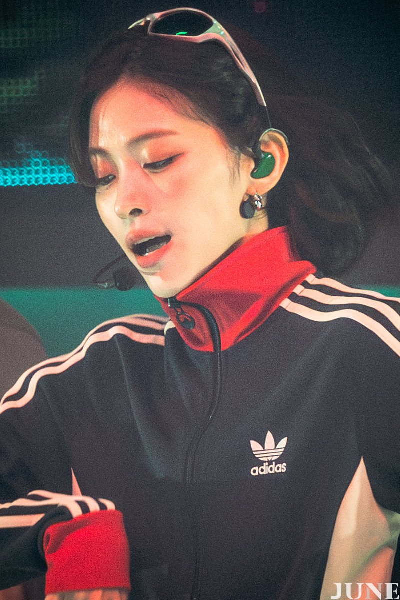 kkT_june's tweet photo. 260808 ITZY 5th fanmeeting ryujjn

#RYUJIN #류진 #ITZY #있지 https://t.co/PEOKZ7LWnb