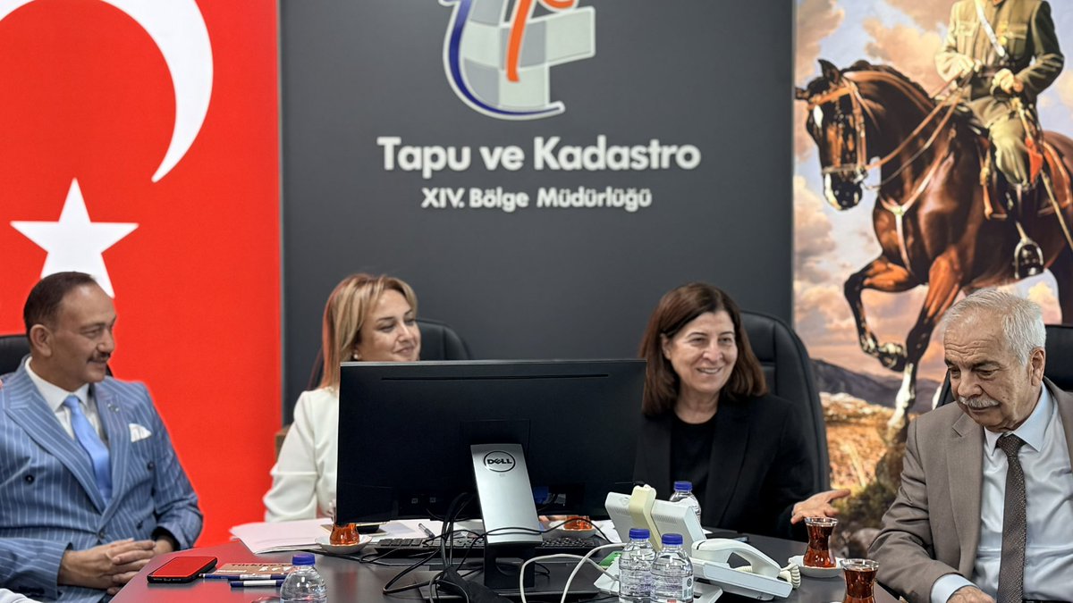 fatmaaksal's tweet photo. 📍 Tapu ve Kadastro XIV. Bölge Müdürlüğü | Edirne

Tapu ve Kadastro Bölge Müdürümüz Sayın Hayrullah Aydemir, Çevre, Şehircilik ve İklim Değişikliği İl Müdürümüz Sayın Ayşe Sarı, Keşan Belediye Başkanımız Sayın Mehmet Özcan ve ilgili bürokratlarımızla bir araya geldik.

Başta Erikli olmak üzere Saros Körfezi bölgemizin imar planlarına ilişkin yürütülen çalışmaları ve atılacak adımları değerlendirdik.

Bölgemizin planlı gelişimi, doğal dokusunun korunması ve vatandaşlarımızın beklentilerinin karşılanması adına süreci ilgili kurumlarımızla koordinasyon içerisinde yakından takip etmeye devam ediyoruz.