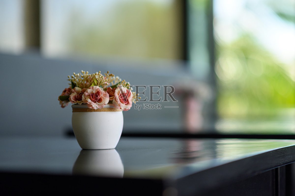 benii302's tweet photo. New to photography Start small: Master using natural light from a window before buying fancy gear. It’s all about the light, not the gadgets! https://t.co/xrvQkz66NA