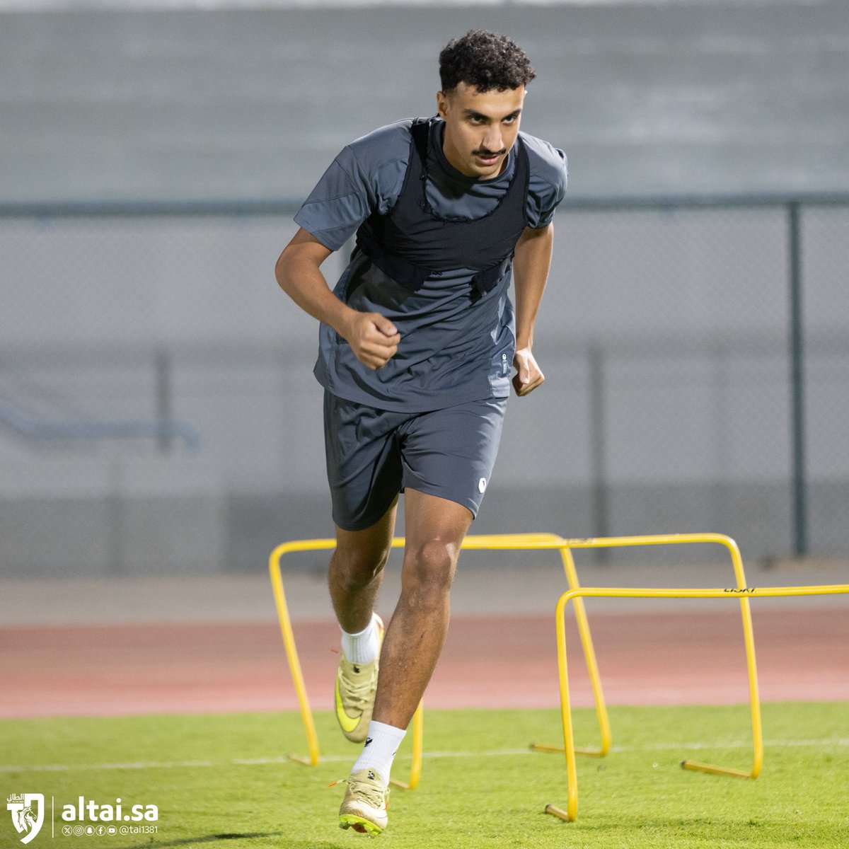 tai1381's tweet photo. مسـاء الخميس .. استعدادٌ جديـد 🤩

#الطائي | #فارس_الشمال 🩶 https://t.co/rXCa1IoVlF
