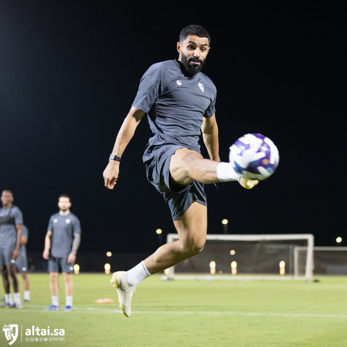 tai1381's tweet photo. مسـاء الخميس .. استعدادٌ جديـد 🤩

#الطائي | #فارس_الشمال 🩶 https://t.co/rXCa1IoVlF