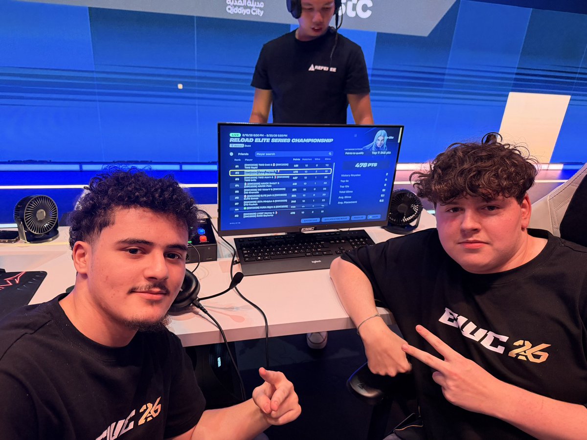 MomsyFN's tweet photo. 2nd ewc of our group 🇫🇷

#LYOSTWIN https://t.co/WGgwMSXyPb