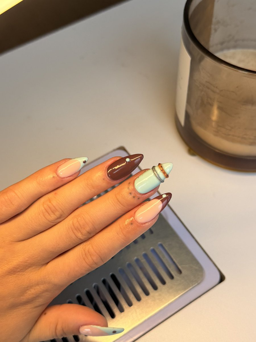 simp4mil's tweet photo. Fresh nails! Who’s covering them? https://t.co/CcH1mypV31