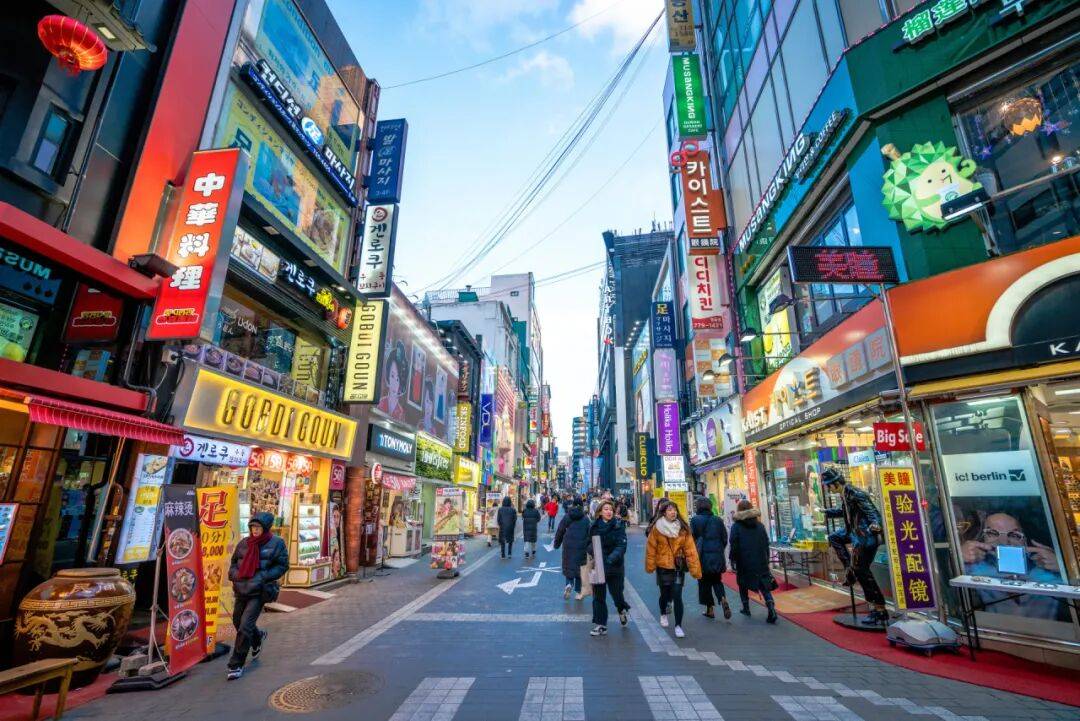 AtabayVenus's tweet photo. Just landed in Seoul for a 3-day food and street art adventure! So excited to try every local tteokbokki stall I pass. https://t.co/xUZWH1yeHw