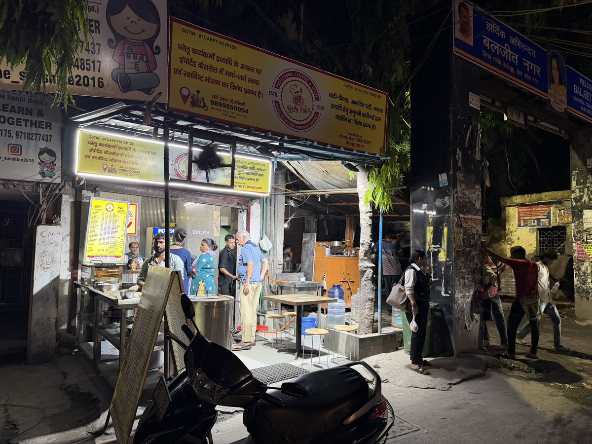 hims_him's tweet photo. @fssaiindia Please inspect the eatery behind 30/40A West Patel Nagar, Road 20, near Baljeet Nagar Black Gate. FSSAI Licence 23321006001504 is reportedly in the wife’s name, while her husband operates the eatery. Kindly verify the licensed premises, operator, hygiene &amp; food-safety https://t.co/fIcH9mZ8MH