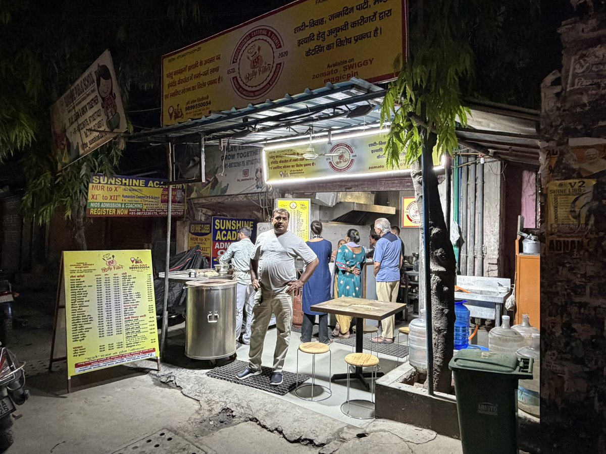 hims_him's tweet photo. @fssaiindia Please inspect the eatery behind 30/40A West Patel Nagar, Road 20, near Baljeet Nagar Black Gate. FSSAI Licence 23321006001504 is reportedly in the wife’s name, while her husband operates the eatery. Kindly verify the licensed premises, operator, hygiene &amp; food-safety https://t.co/fIcH9mZ8MH
