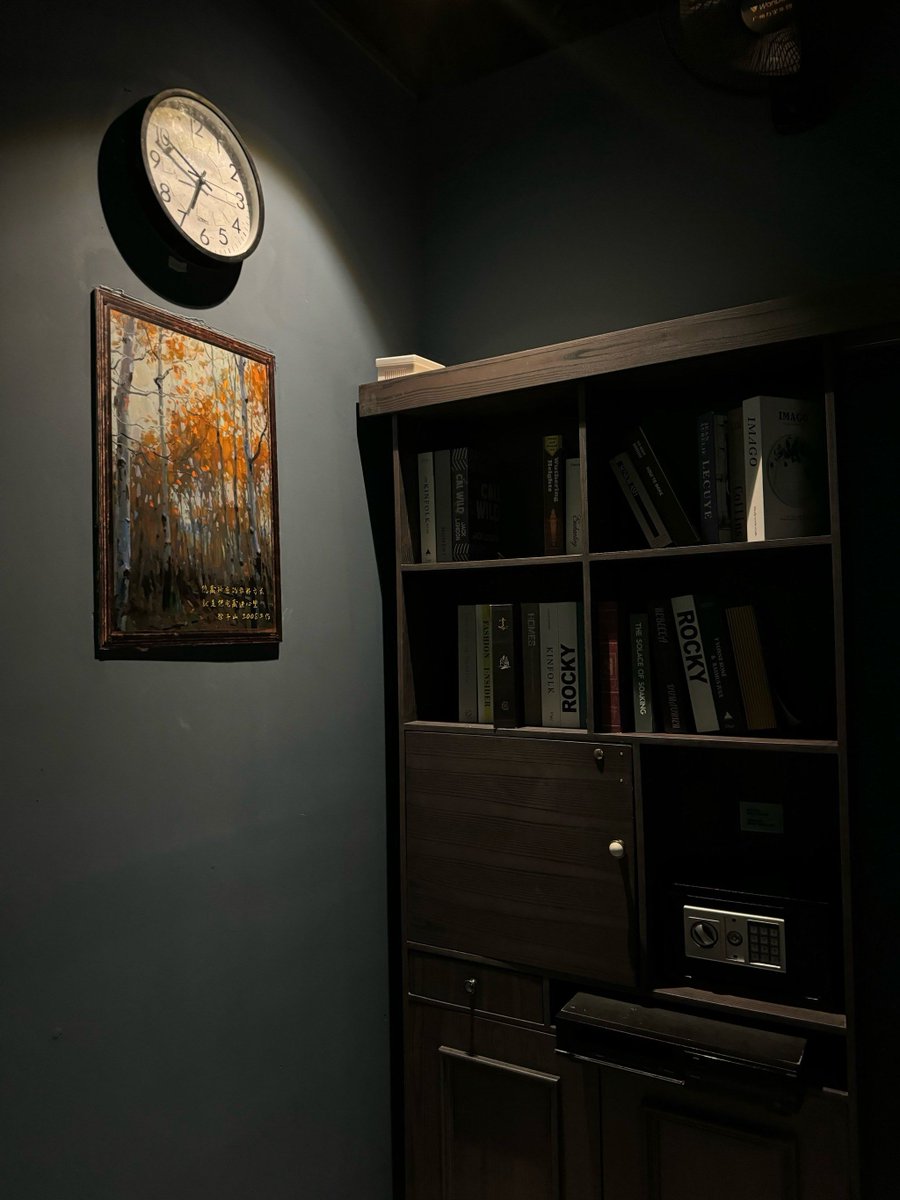 YucelUlucam's tweet photo. Locked in a dim 1920s office! Solve cipher puzzles, find hidden keys, escape in 60 mins—hurry, time’s ticking! https://t.co/PkYGnNPkNi