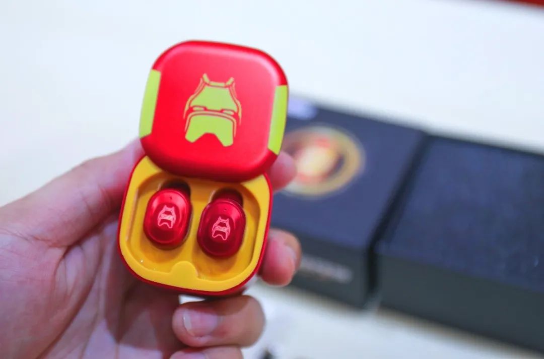 1234Kamonrat's tweet photo. Just couldn't wait to unbox my new wireless earbuds — the packaging was so sleek, they look exactly as good as described! https://t.co/LgbzA7S0kv