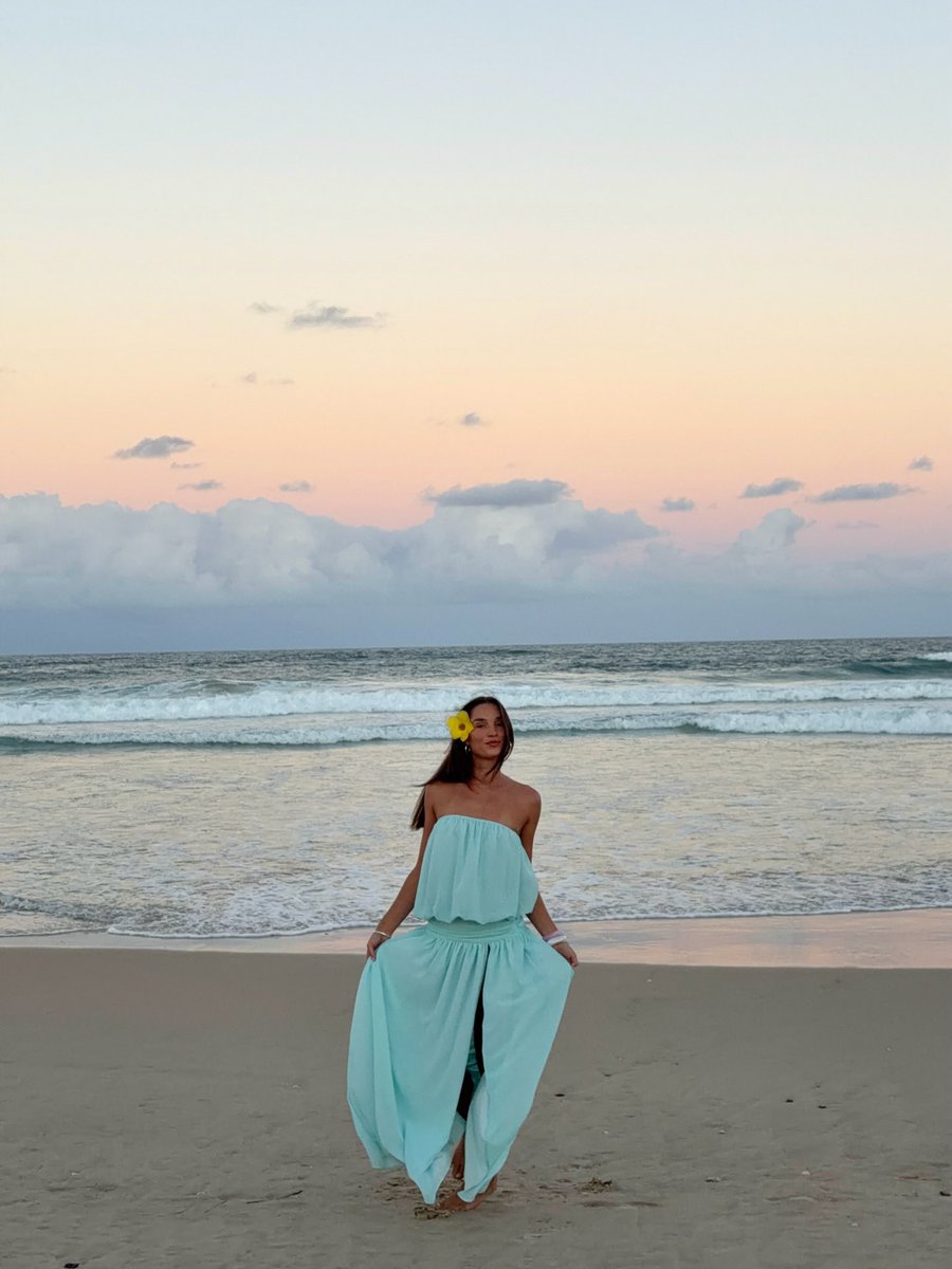 ArianaSuttunbh's tweet photo. A little sunshine, a little sea breeze, and a whole lot of temptation. 💋🌴

ariannasutton26@proton.me https://t.co/lZKqFvRfjW
