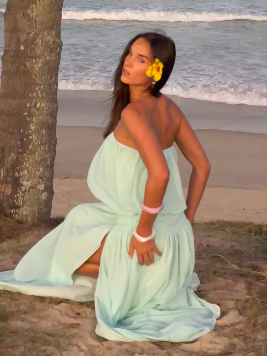 ArianaSuttunbh's tweet photo. A little sunshine, a little sea breeze, and a whole lot of temptation. 💋🌴

ariannasutton26@proton.me https://t.co/lZKqFvRfjW