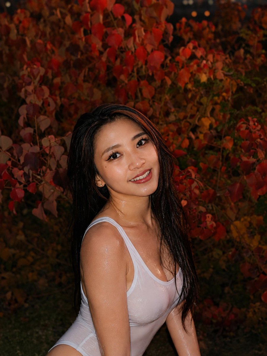 Mycelebhq's tweet photo. Clara Mongstar punya gaya yang cukup bold dan playful. Pembawaannya rame, ekspresif, dan ceplas-ceplos, tapi justru itu yang bikin dia terasa natural. Nggak terlalu jaim, gampang mencairkan suasana, dan kelihatan punya kepercayaan diri yang kuat.

Follow partner: @Celebqt https://t.co/n15kqQ32Ol
