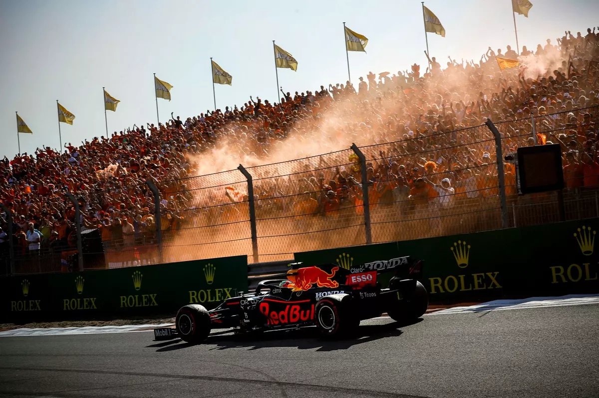 TotemGrant's tweet photo. F1 returns from summer break into chaos at Zandvoort 🇳🇱🔥

​First-ever Sprint weekend here, and it's the final Dutch GP of the current contract.

​With 1 practice before parc fermé, teams have zero margin for error. Can Antonelli (219 PTS) hold off Ferrari? 🏎️💨 #F1 #DutchGP https://t.co/frC6UpGPpb