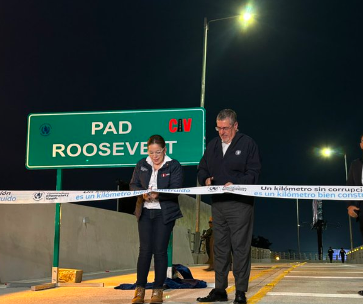 Analuciaspetto's tweet photo. Señores, el desnivel de la Roosevelt debió estar listo hace meses. Esto no es un logro: es una muestra de INEFICIENCIA gubernamental.

Inauguran con alegría una obra que ni siquiera empezaron ellos y que tiene apenas 350 miserables metros.

La carretera Xochi, hecha por la empresa privada, se construyó en 2 años y 8 meses, tiene 30.8 km y es 88 veces más larga que el desnivel.

¡Coman mierda, semilleros! @BArevalodeLeon @samuel_pz (esto también es culpa tuya).