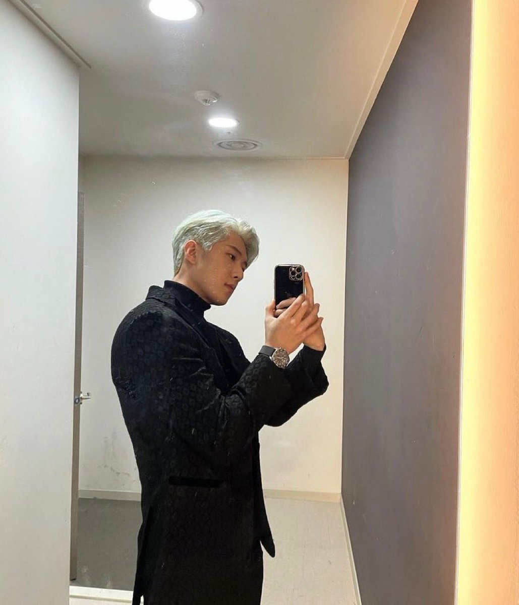 myaoomiao's tweet photo. 아니 은발 기사사진?ㅜㅜ보다 안누랫슴
딱그냥 이 때 정도….. https://t.co/QWjl9yWybD
