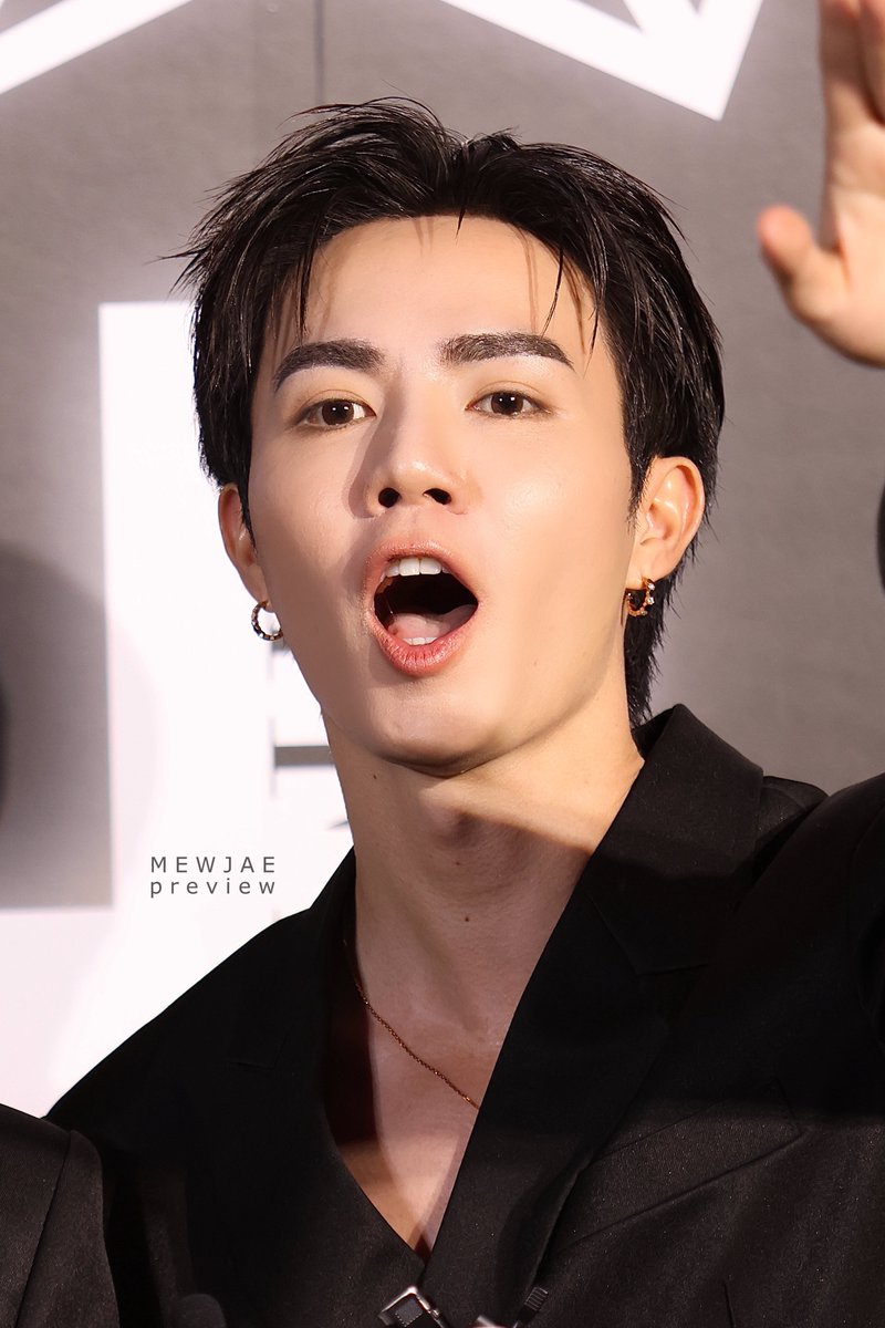 MEWJAExZEEPRUK's tweet photo. 🐱 : แม่!!!
🐶 : พ่ออออ!!!

#ZeePrukEntLeader
#นุนิวเอนเตอร์เทนลีดเดอร์

#LSA50ICONS2026xDMD
#LSA50ICONS2026 
#LSA50ICONS 
#LifestyleAsiaTH

@zee_pruk #ZeePruk 
@CwrNew #NuNew https://t.co/7iDvo48xlP