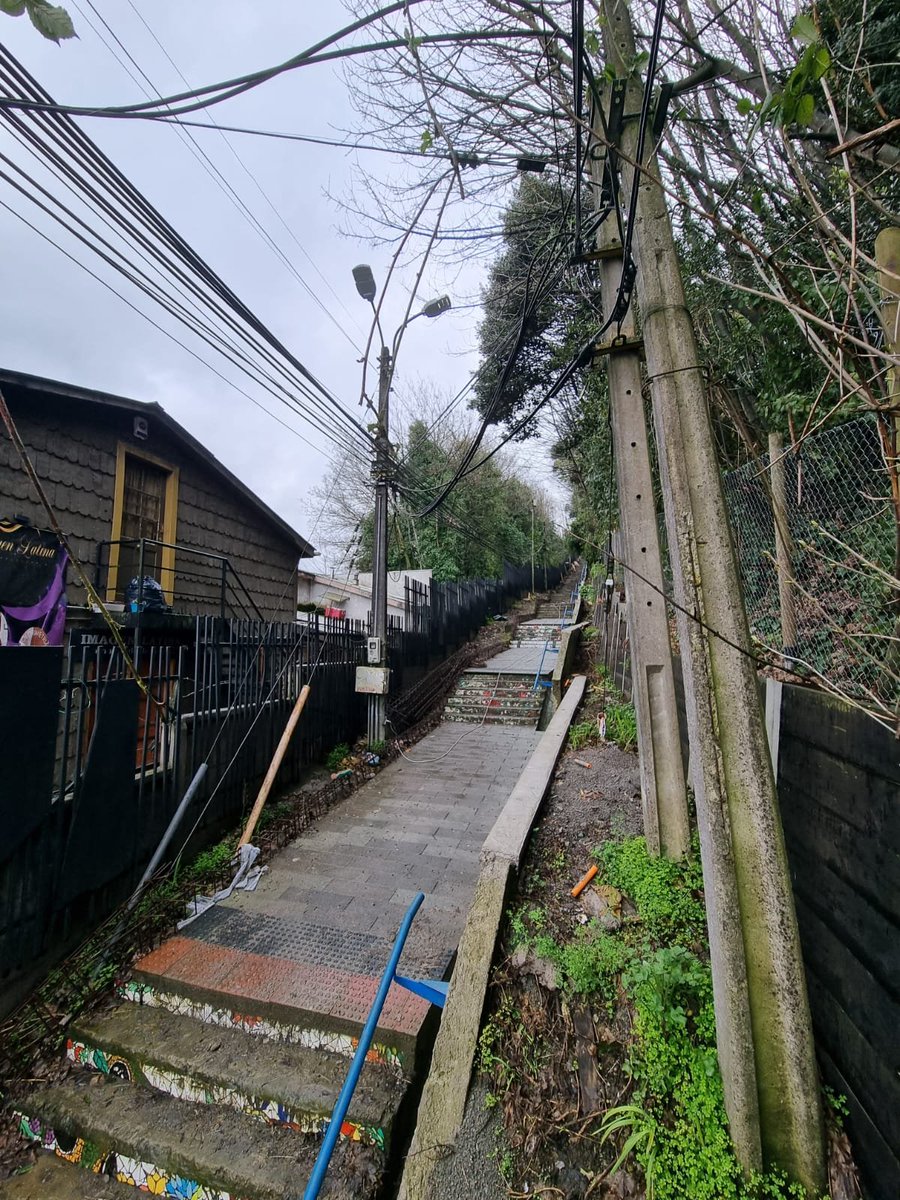 comiteseminario's tweet photo. 0% de avance en icónica escalera calle Rancagua @munipuertomontt @biobio @Cooperativa @33_segundos 
#PuertoMontt https://t.co/AGmq87Ctq6