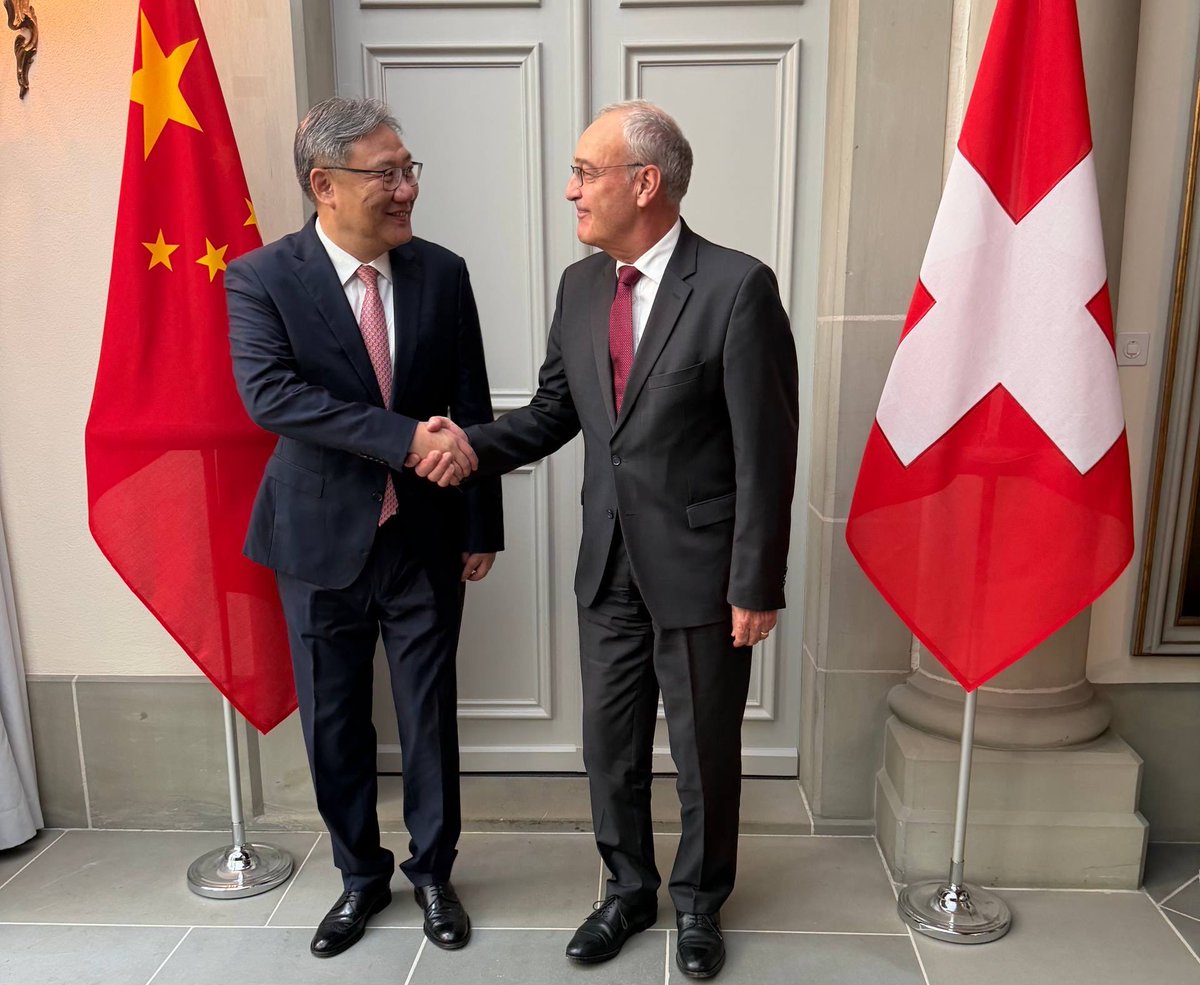 ParmelinG's tweet photo. We have concluded the negotiations to modernise our Free Trade Agreement with China 🇨🇭🇨🇳
Delighted to welcome Minister Wang Wentao to Bern as we mark this important milestone for Swiss businesses and take another step forward in our economic relations. https://t.co/qF6DsuOKMC