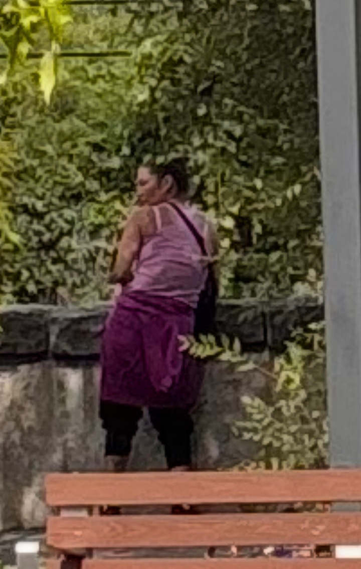 slzzpslzzp's tweet photo. Male &amp; female chopping up bikes behind the basket at Pimisi. @DownHooligan https://t.co/3oYejXXa9k