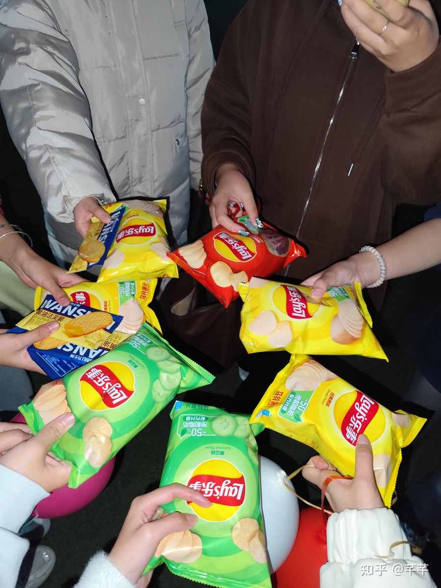 LilisKV's tweet photo. Just shared a bag of crispy cheese puffs with my desk mate—nothing beats the little silly joy of snacking together on a busy workday! https://t.co/J67dkGcbB2