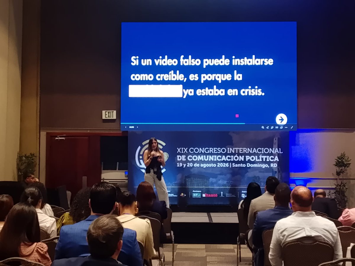 PolitologosD's tweet photo. 🇦🇷 Desde Argentina, Lola Blasco comparte una reflexión sobre la comunicación política actual:

🗣️ “Hoy la política ya no es solo discurso, es percepción, es emoción, es imagen”.

📲 #CongresoRD 🇩🇴
@CumbreCP @CumbreOnline https://t.co/0Bxb6hf075