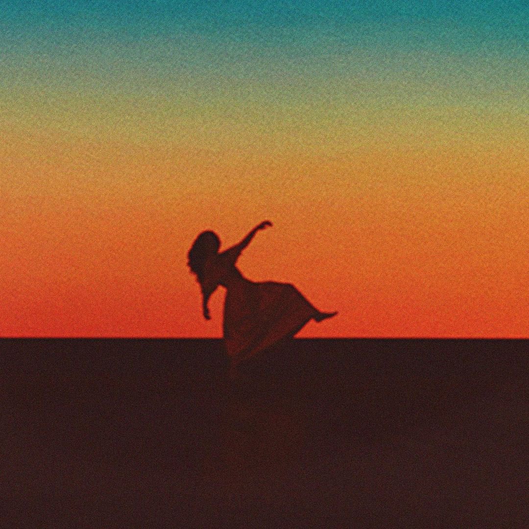 sol4rpower's tweet photo. happy 5 years of solar power 🔆✨
breathe out and tune in 🌊🐚 https://t.co/jbaa4DoRtV