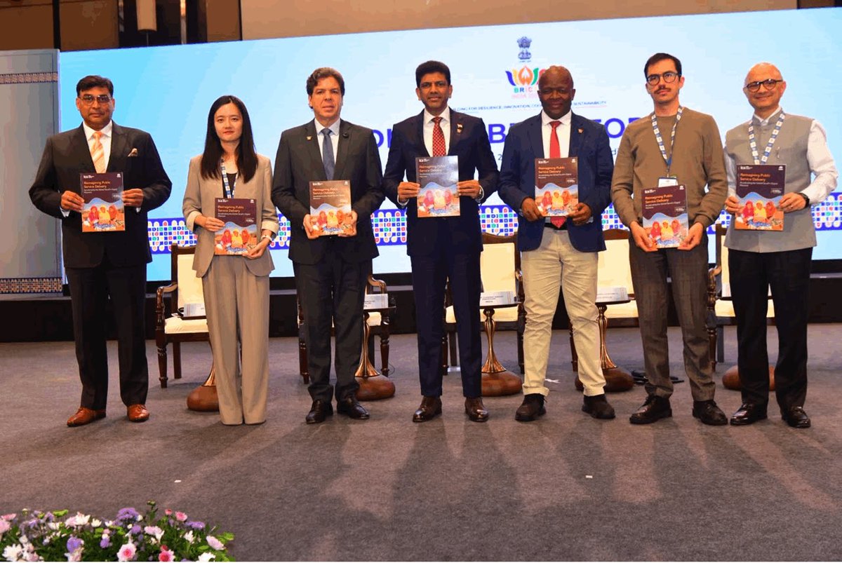 pib_comm's tweet photo. Digital BRICS Forum and Expo held at Pune; Union Minister of Communications, Shri @JM_Scindia welcomed the delegations

Read here: https://t.co/2Qh8wq70pb

@PIB_India @DoT_India @PemmasaniOnX https://t.co/Ms1spir7o8