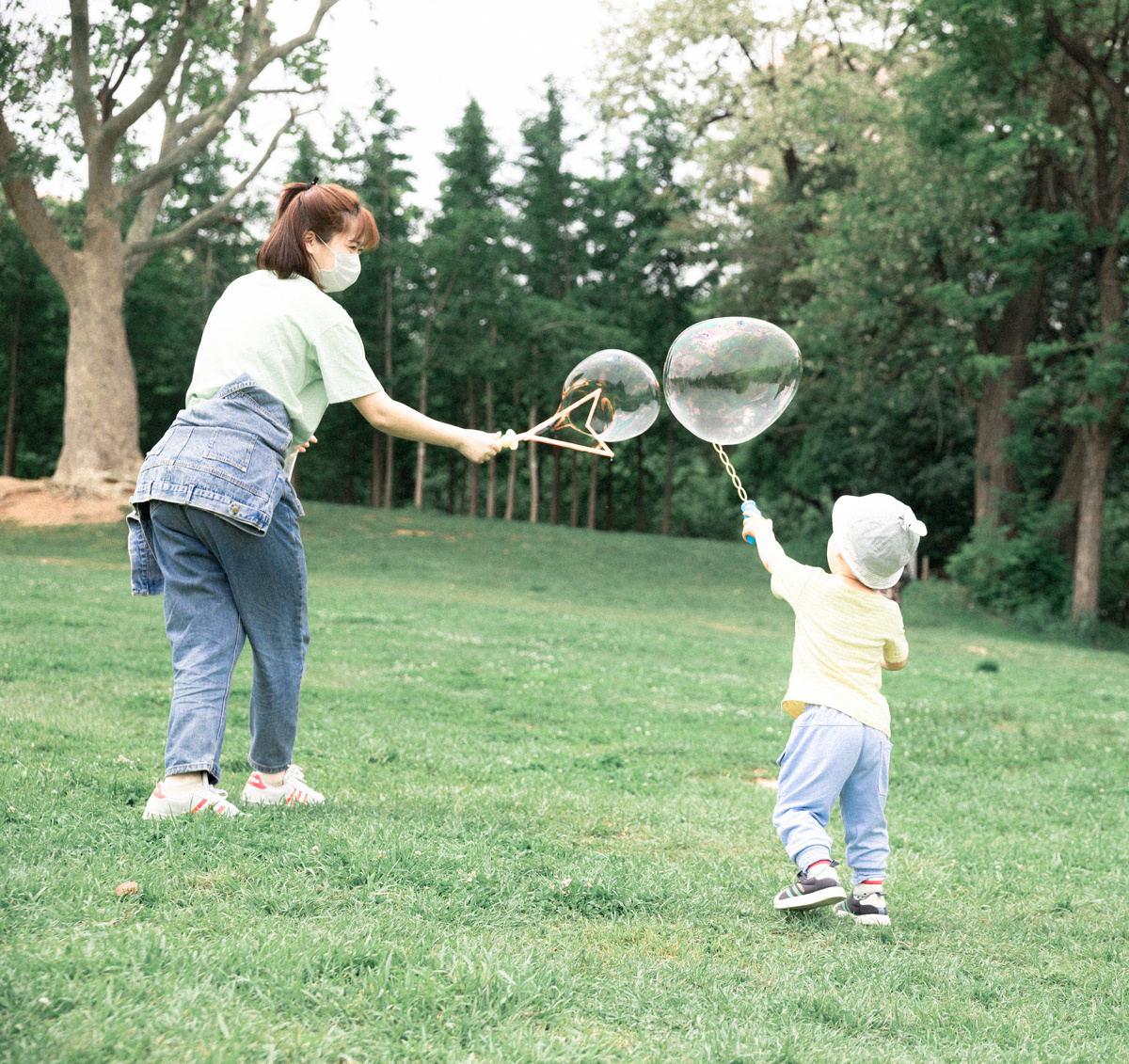 Jorge48934928's tweet photo. Just had the best 30 mins chasing bubbles with my 5-year-old—laughter is the best side effect! https://t.co/gk6PapaQnp