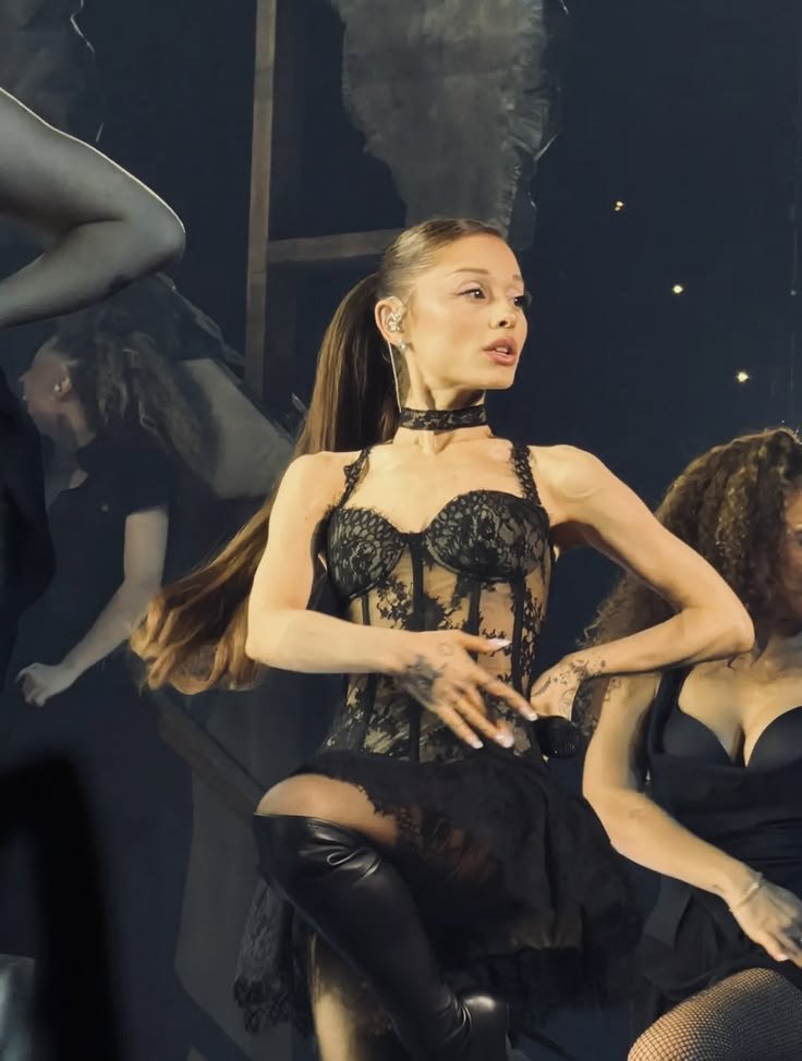 teamarianatorr's tweet photo. LEGENDARIA!

de la mejores intros para un tour, Ariana Grande en "yes, and?" https://t.co/6DrqcCRxdG