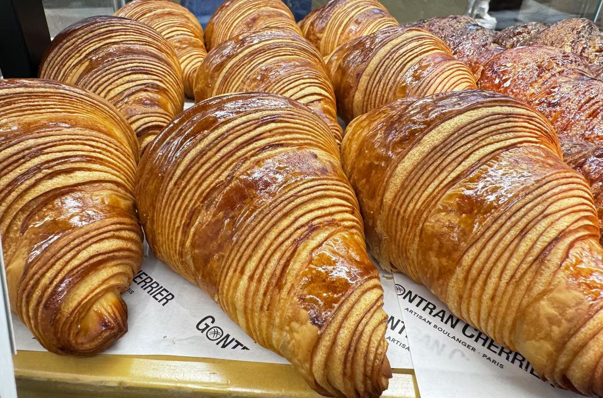 sujitda52322233's tweet photo. Just had the most buttery, flaky croissant at that new corner bakery—warm, oozing with chocolate, and paired with their iced latte Chef’s kiss A perfect Saturday morning win! https://t.co/XN6cEdX5kq